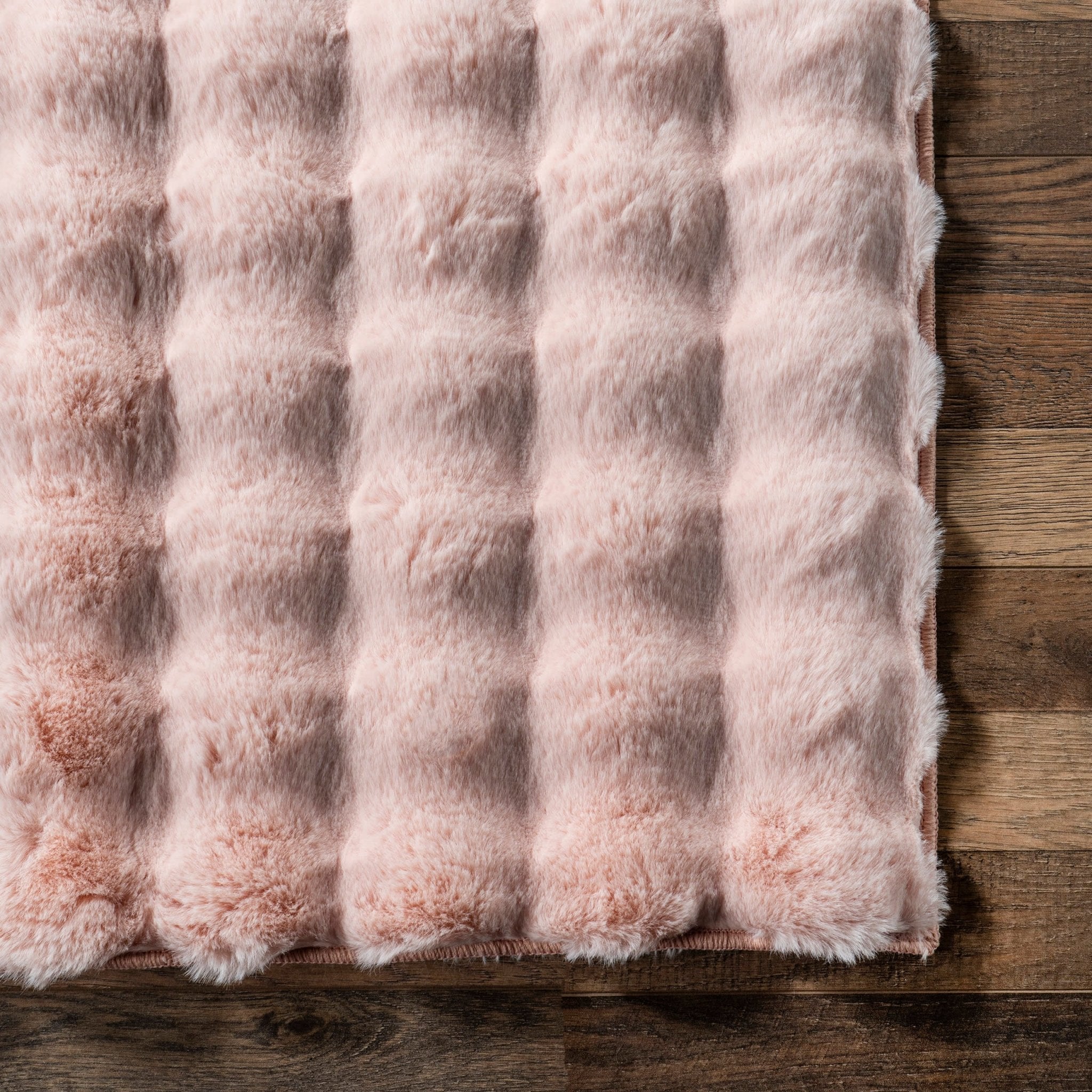 Ivana Checkered Plush Cloud Washable Rug | Blush - Real Life Co