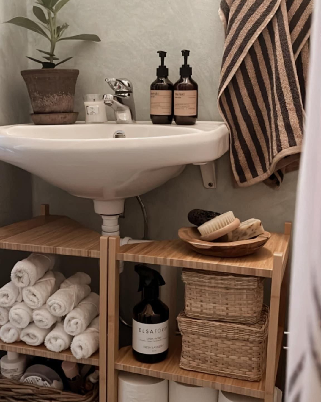 First Apartment Essentials for College Students: Bathroom Must-Haves